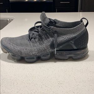 Vapor Max Nike shoes (used) (no box)